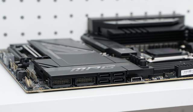 微星MPG X870E CARBON WIFI开箱 锐龙9000的最佳拍档？