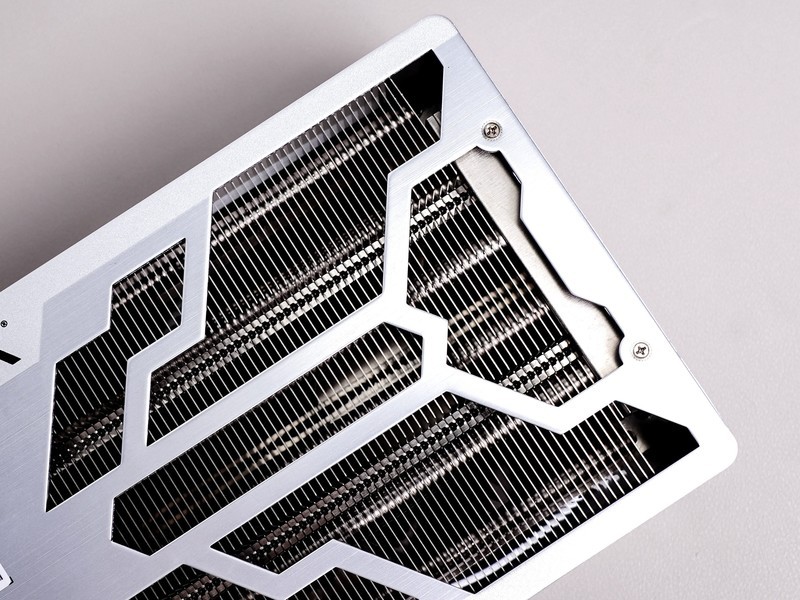 小核心也有高效率！RTX4080金属大师装机评测