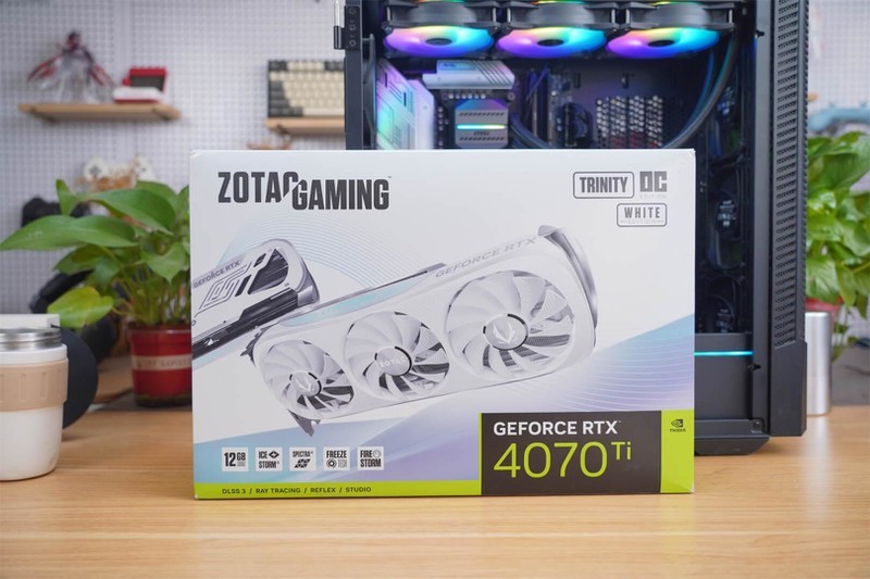 纯白之风，性能之巅：索泰 RTX 4070 Ti TRINITY OC 月白显卡体验