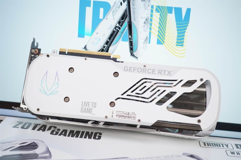 纯白之风，性能之巅：索泰 RTX 4070 Ti TRINITY OC 月白显卡体验