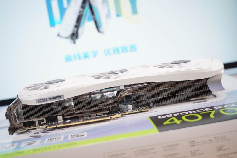 纯白之风，性能之巅：索泰 RTX 4070 Ti TRINITY OC 月白显卡体验
