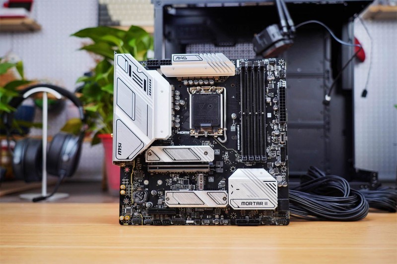 纯白之风，性能之巅：索泰 RTX 4070 Ti TRINITY OC 月白显卡体验