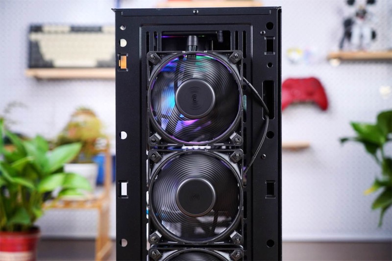 纯白之风，性能之巅：索泰 RTX 4070 Ti TRINITY OC 月白显卡体验