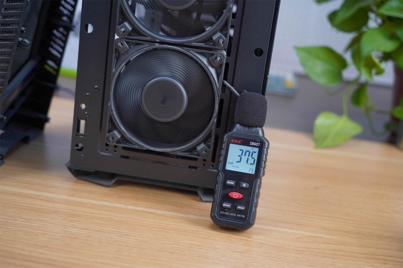 纯白之风，性能之巅：索泰 RTX 4070 Ti TRINITY OC 月白显卡体验