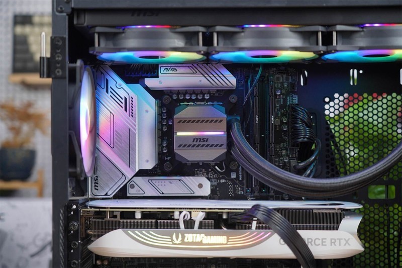 纯白之风，性能之巅：索泰 RTX 4070 Ti TRINITY OC 月白显卡体验