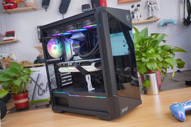 纯白之风，性能之巅：索泰 RTX 4070 Ti TRINITY OC 月白显卡体验