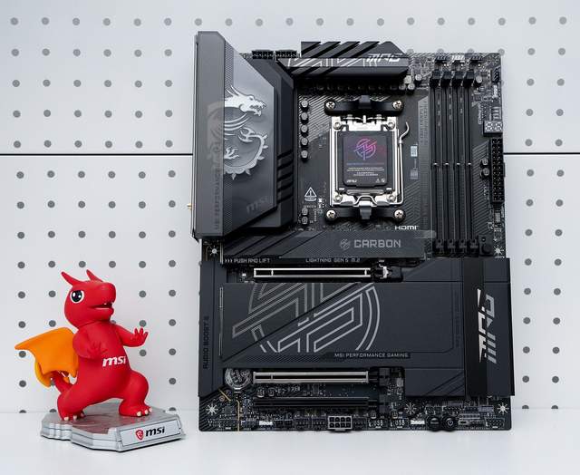 微星MPG X870E CARBON WIFI开箱 锐龙9000的最佳拍档？