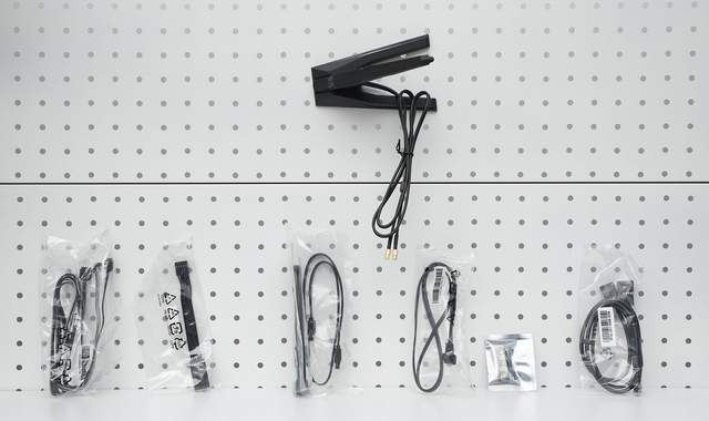 微星MPG X870E CARBON WIFI开箱 锐龙9000的最佳拍档？