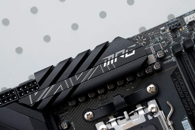 微星MPG X870E CARBON WIFI开箱 锐龙9000的最佳拍档？