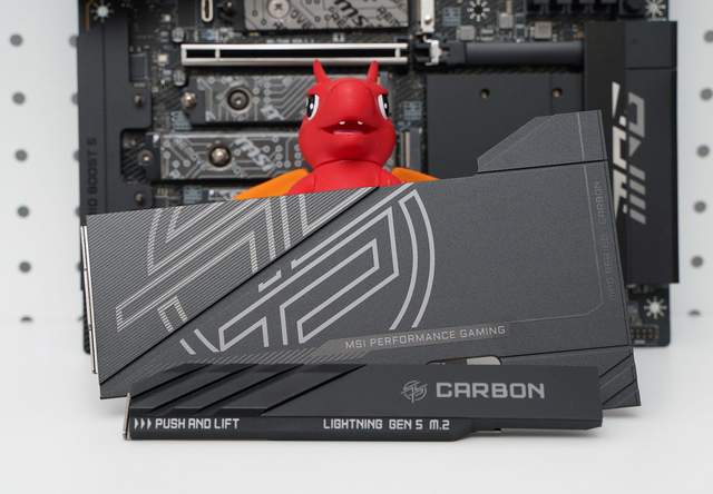 微星MPG X870E CARBON WIFI开箱 锐龙9000的最佳拍档？