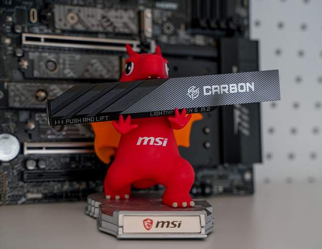 微星MPG X870E CARBON WIFI开箱 锐龙9000的最佳拍档？