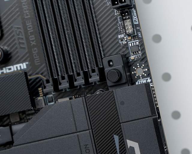 微星MPG X870E CARBON WIFI开箱 锐龙9000的最佳拍档？