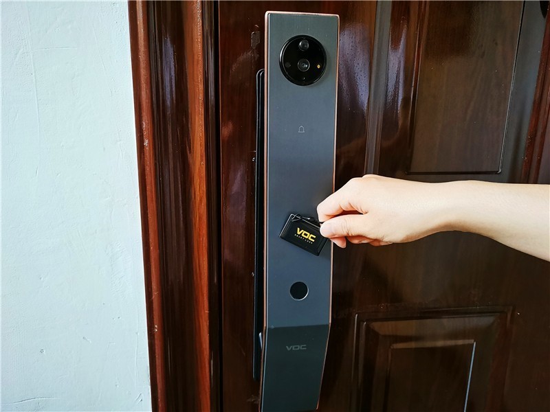 一握开启幸福之门，VOC可视对讲猫眼T11C智能门锁初体验