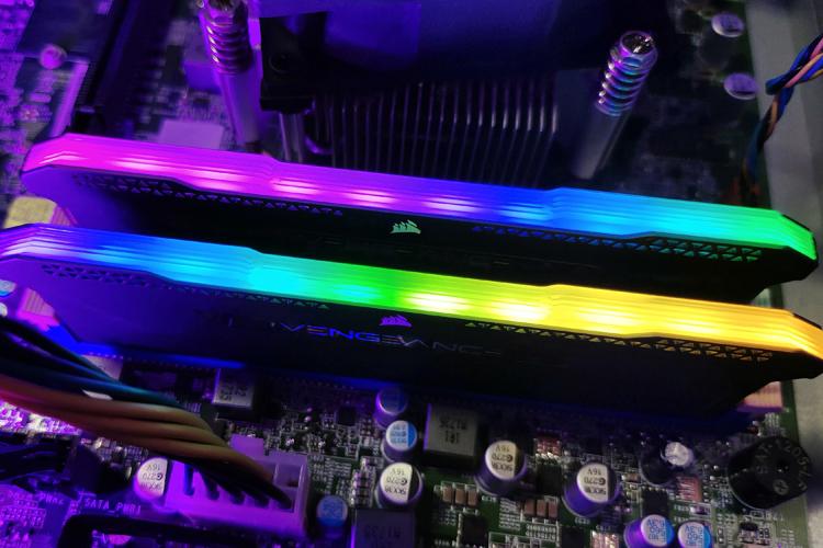 64GB DDR4大容量真香：美商海盗船复仇者RGB PRO SL DDR4 3200MHz内存开箱评测