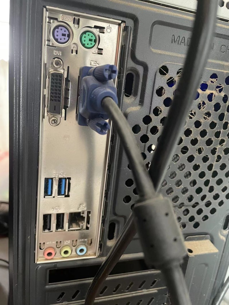 重装系统，第一次进入设置页，鼠标没反应，怎么解决