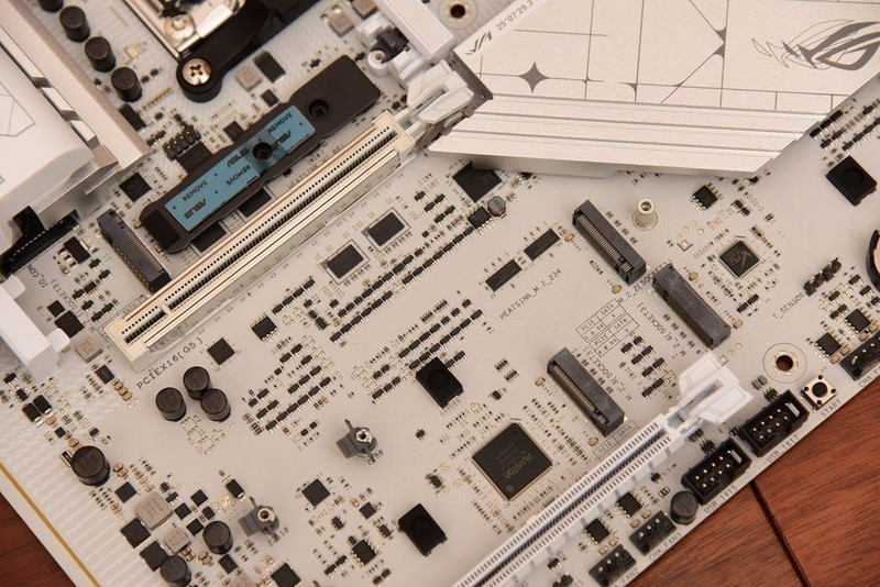 榨干ZEN5，低端不低能，实战ROG STRIX X870-A GAMING WIFI主板测试！