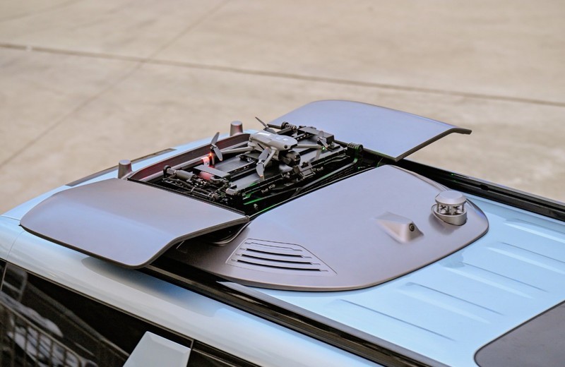 当车企内卷 “冰箱彩电”，比亚迪给车装 “翅膀” 上天了！