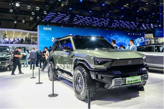 当军车血统撞上华为黑科技！这台