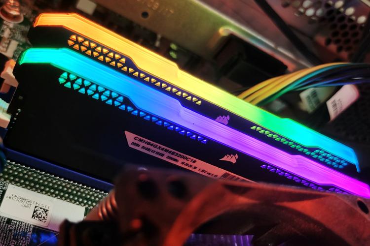 64GB DDR4大容量真香：美商海盗船复仇者RGB PRO SL DDR4 3200MHz内存开箱评测