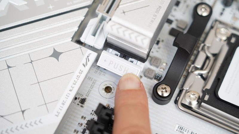 Zen5 CPU的好搭档，ROG STRIX X870-A GAMING WIFI吹雪主板体验分享