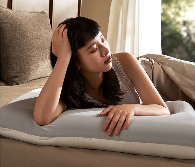 用性价比搅局市场！米家记忆绵深睡枕发布：百元出头送礼好选择