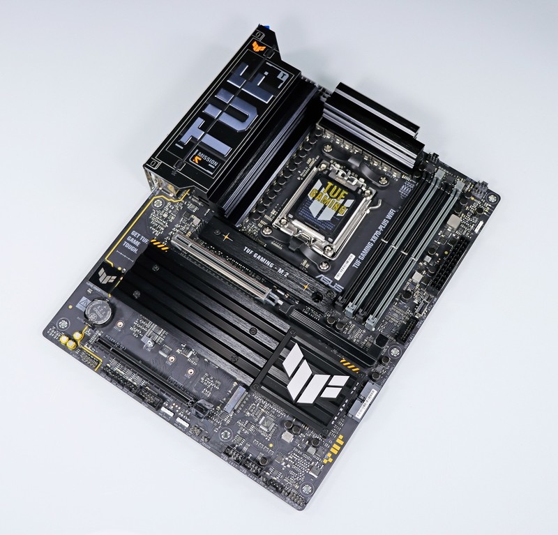 AMD R9 9950X3D 真强！搭配华硕 TUF X870-PLUS 与 索泰 RTX 5080