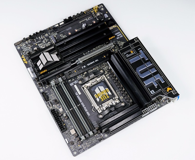 AMD R9 9950X3D 真强！搭配华硕 TUF X870-PLUS 与 索泰 RTX 5080