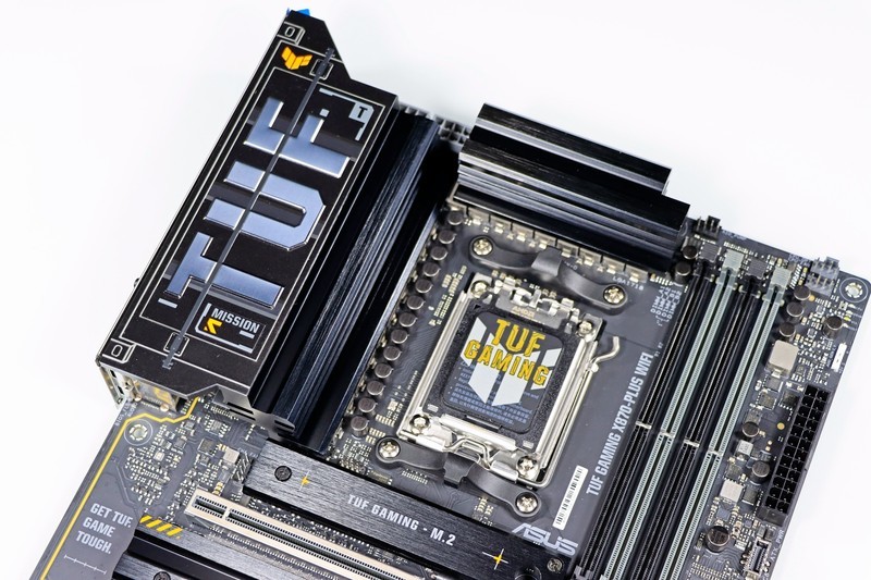 AMD R9 9950X3D 真强！搭配华硕 TUF X870-PLUS 与 索泰 RTX 5080