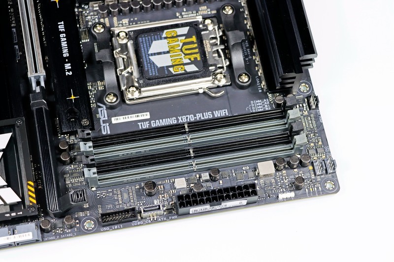 AMD R9 9950X3D 真强！搭配华硕 TUF X870-PLUS 与 索泰 RTX 5080