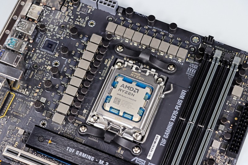 AMD R9 9950X3D 真强！搭配华硕 TUF X870-PLUS 与 索泰 RTX 5080