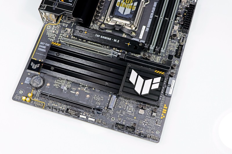 AMD R9 9950X3D 真强！搭配华硕 TUF X870-PLUS 与 索泰 RTX 5080