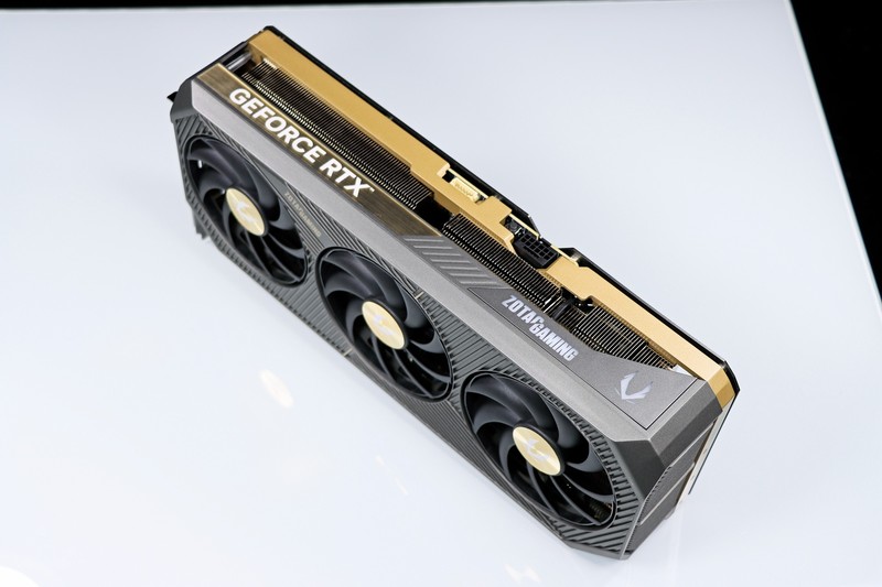 AMD R9 9950X3D 真强！搭配华硕 TUF X870-PLUS 与 索泰 RTX 5080