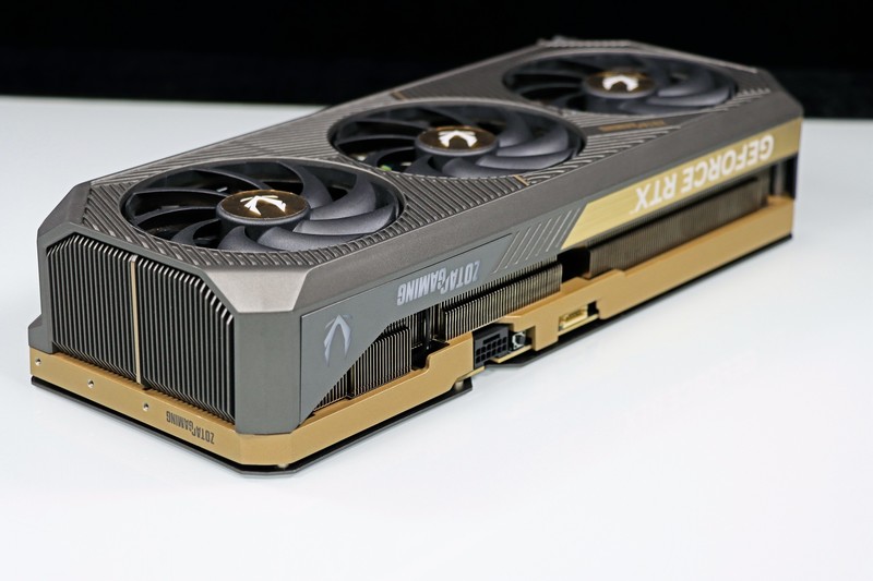 AMD R9 9950X3D 真强！搭配华硕 TUF X870-PLUS 与 索泰 RTX 5080