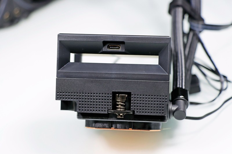 AMD R9 9950X3D 真强！搭配华硕 TUF X870-PLUS 与 索泰 RTX 5080