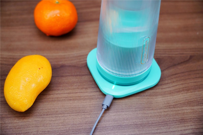 果汁奶昔自己做，健健康康好生活--摩飞无线充电榨汁机分享！