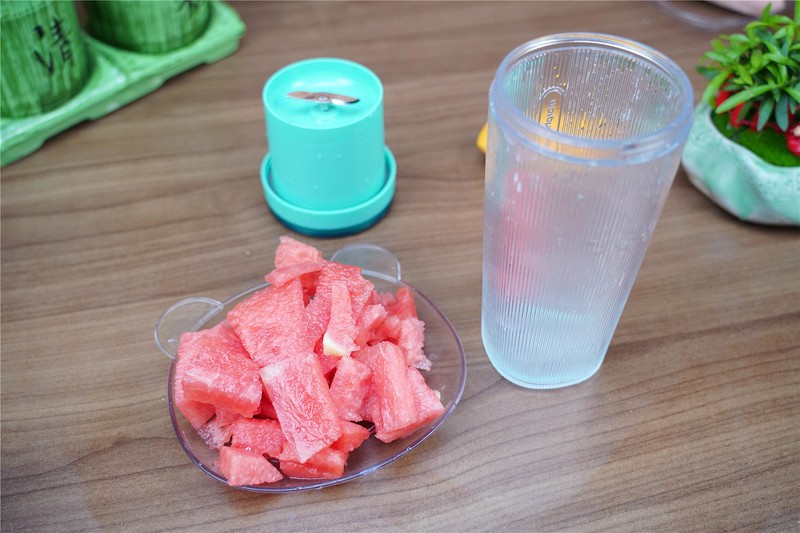 果汁奶昔自己做，健健康康好生活--摩飞无线充电榨汁机分享！