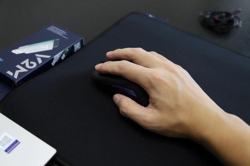 原相高定3395+内置无线充电，雷柏VT3S无线双模RGB游戏鼠标评测