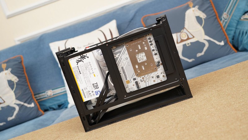 DLSS 4加持，9800X3D+索泰5060Ti 8G打造的高性价比ITX小钢炮分享