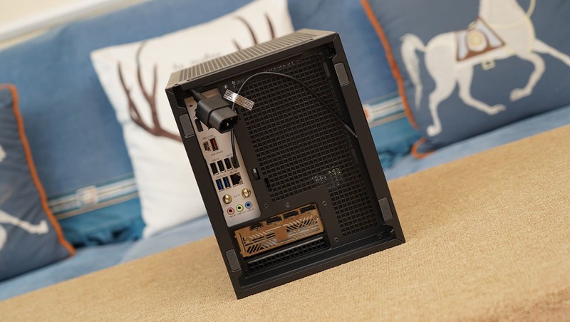 DLSS 4加持，9800X3D+索泰5060Ti 8G打造的高性价比ITX小钢炮分享