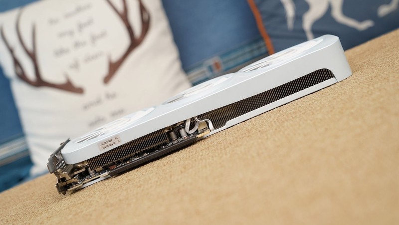 DLSS 4加持，9800X3D+索泰5060Ti 8G打造的高性价比ITX小钢炮分享