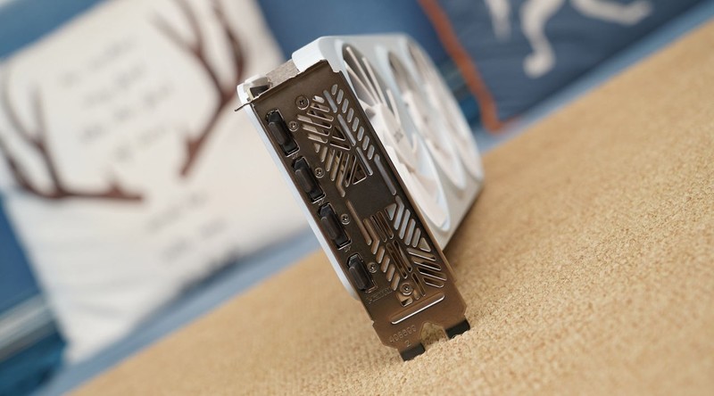 DLSS 4加持，9800X3D+索泰5060Ti 8G打造的高性价比ITX小钢炮分享