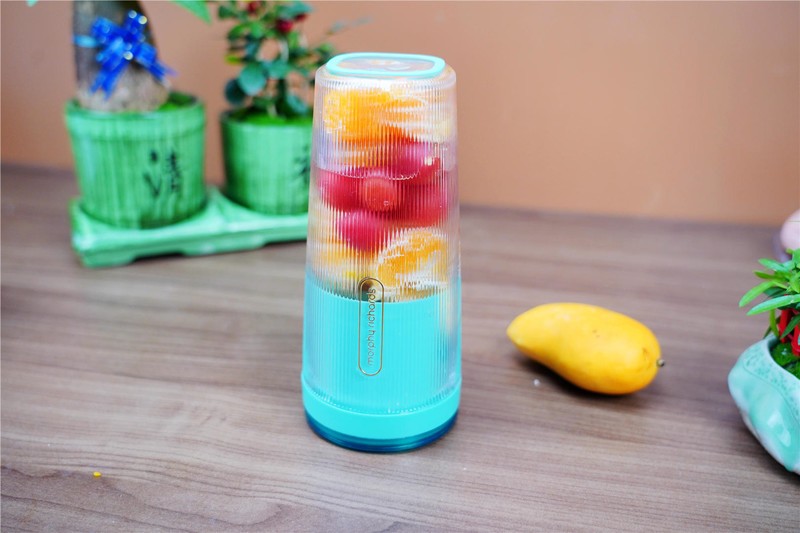 果汁奶昔自己做，健健康康好生活--摩飞无线充电榨汁机分享！