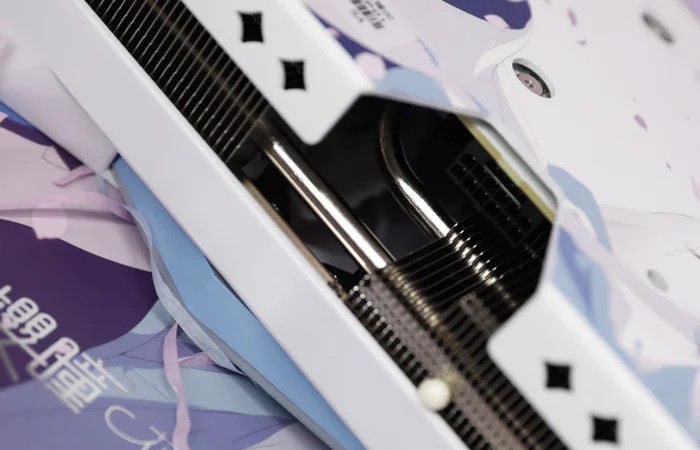 盈通RTX 4070 SUPER樱瞳花嫁性能颜值双巅峰，让你男友激动流泪的好物