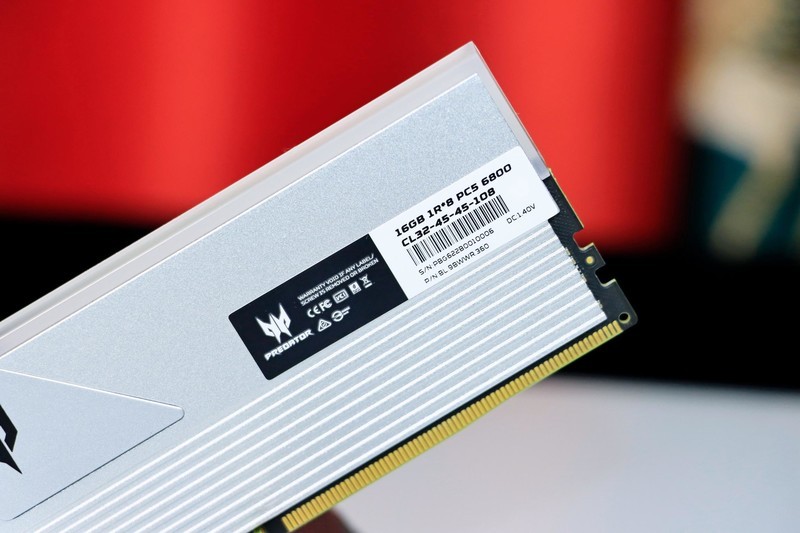 稳超7600 C38！宏碁掠夺者 Vesta II 炫光星舰 RGB DDR5 6800 16G*2 C32