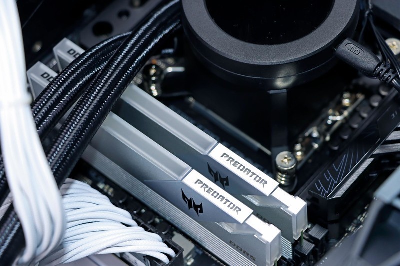 稳超7600 C38！宏碁掠夺者 Vesta II 炫光星舰 RGB DDR5 6800 16G*2 C32