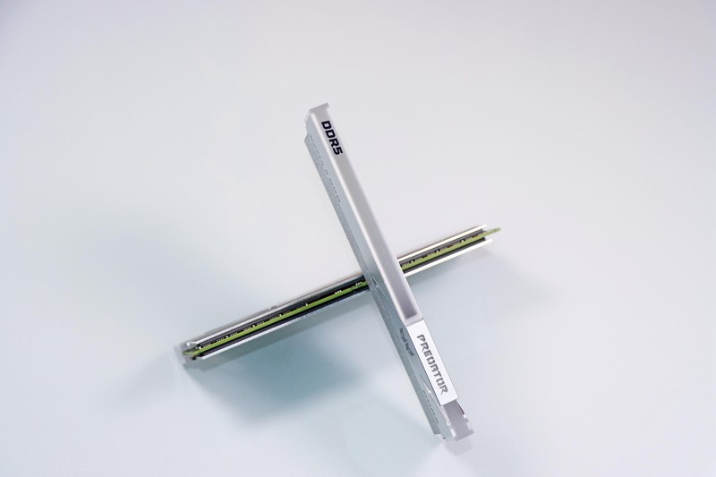 稳超7600 C38！宏碁掠夺者 Vesta II 炫光星舰 RGB DDR5 6800 16G*2 C32