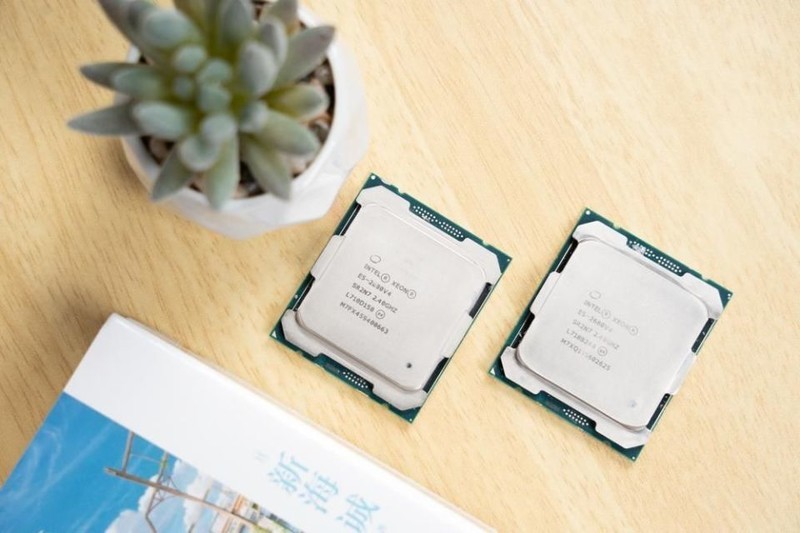 华南X99-8D4主板完爆线程撕裂者！垃圾佬的双路服务器！|华南金牌