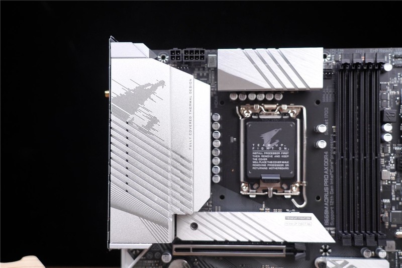 玩家最爱主板来袭，性价比高，性能强悍—技嘉雪雕B660M 分享