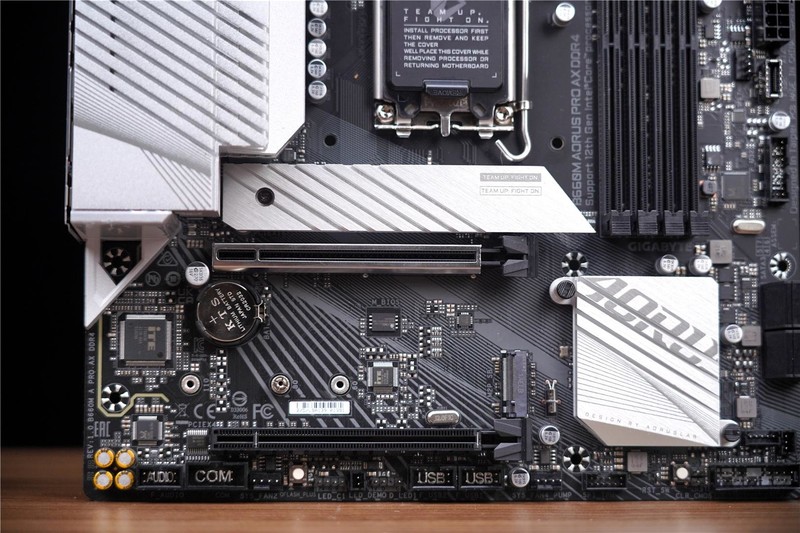 玩家最爱主板来袭，性价比高，性能强悍—技嘉雪雕B660M 分享