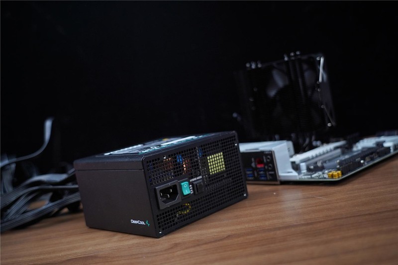 玩家最爱主板来袭，性价比高，性能强悍—技嘉雪雕B660M 分享